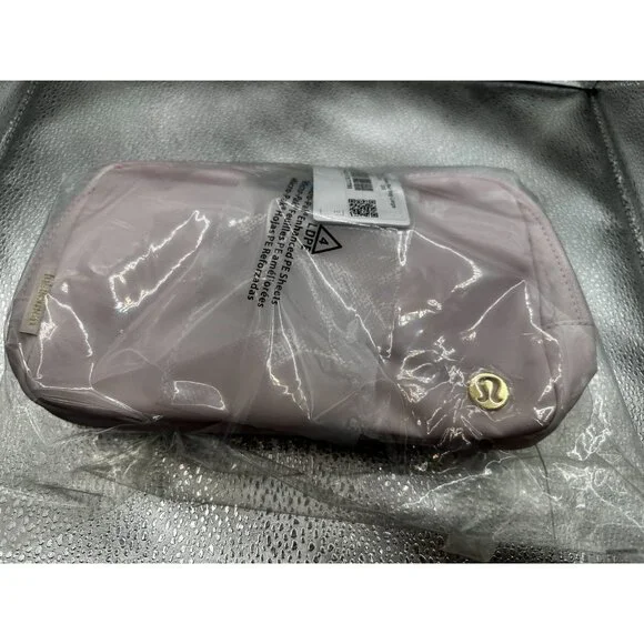 NWT Lululemon Everywhere Belt Bag Large 2L Blissful Pink Sold out on line - Picture 8 of 16